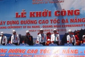 La cérémonie de mise en chantier de l'autoroute Da Nang-Quang Ngai. (Photo: Nguyễn Sơn/Vietnam+)
